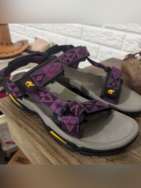 Camel Crown Sandals Men’s Size 9 Purple Gray Hiking Outdoor Water Beach
